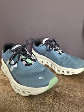 On Cloud Cloudmonster Sz.8.5